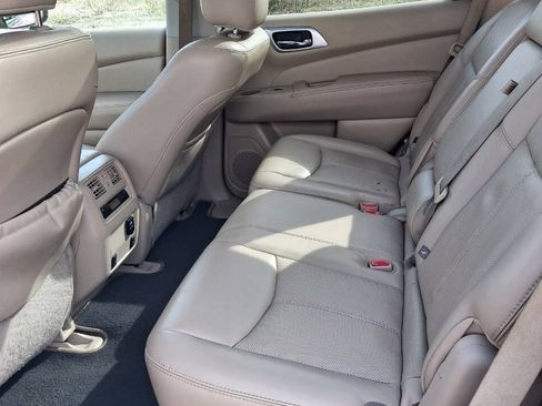 Used 2015 Nissan Pathfinder Platinum FWD image 23