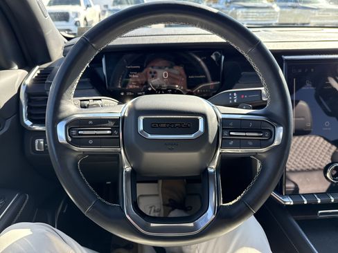 Used 2025 GMC Acadia Denali image 18