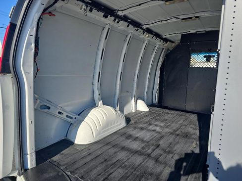 Used 2016 Chevrolet Express 2500 image 10