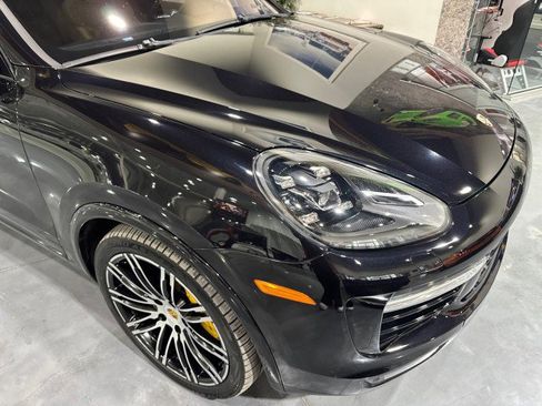 Used 2016 Porsche Cayenne Turbo image 23
