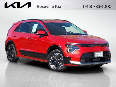 Certified 2025 Kia Niro Wave w/ Wave Preserve Package FWD image 1
