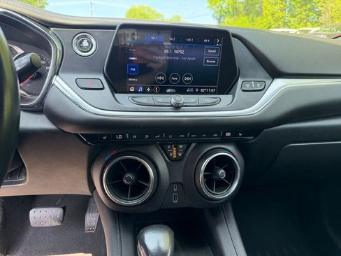 Used 2019 Chevrolet Blazer LT FWD image 17