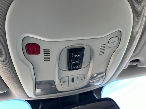 Used 2017 Jeep Renegade Trailhawk image 24