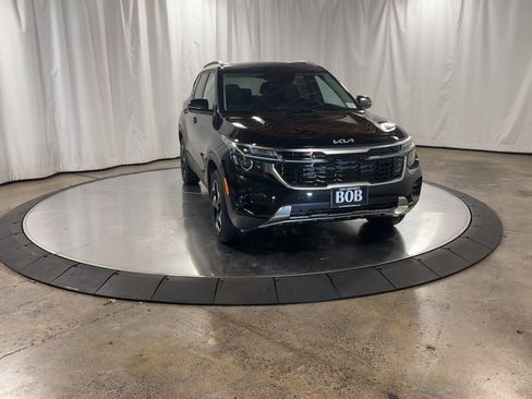 Certified 2025 Kia Seltos S image 4