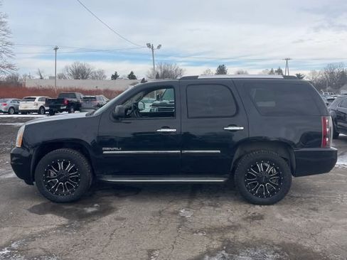 Used 2011 GMC Yukon Denali image 2
