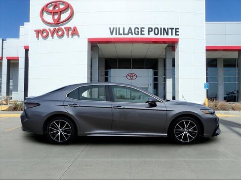 Used 2023 Toyota Camry SE image 7