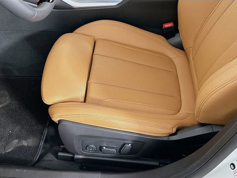 Used 2025 BMW 330i Sedan w/ Premium Package image 21