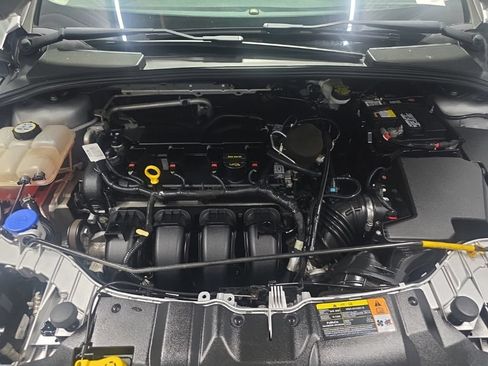 Used 2013 Ford Focus SE w/ SE Winter Pkg FWD image 18