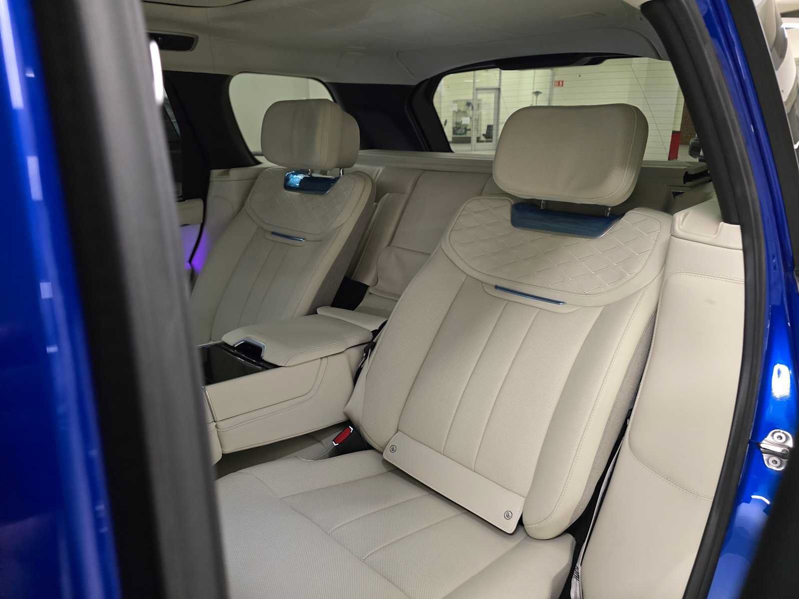 New 2025 Land Rover Range Rover SV AWD/4WD image 19