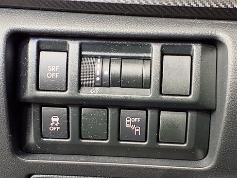 Used 2019 Subaru Crosstrek 2.0i Premium w/ Eyesight System AWD/4WD image 16