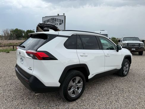 Used 2022 Toyota RAV4 LE AWD/4WD image 11