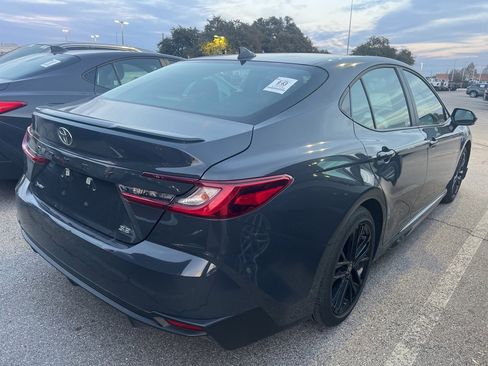 Used 2025 Toyota Camry SE image 4