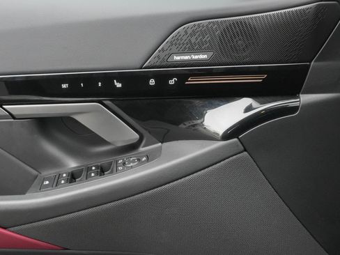 Certified 2025 BMW 530i xDrive w/ Premium Package image 14