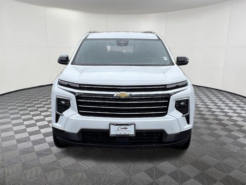 Used 2025 Chevrolet Traverse LT AWD/4WD image 2