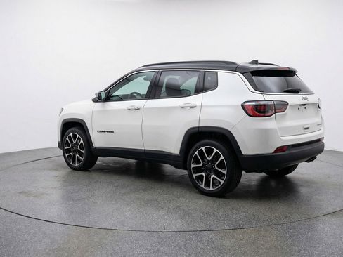 Used 2025 Jeep Compass Trailhawk image 6