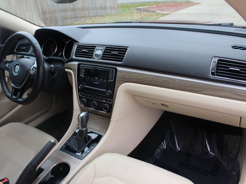 Used 2017 Volkswagen Passat 1.8T SE image 40