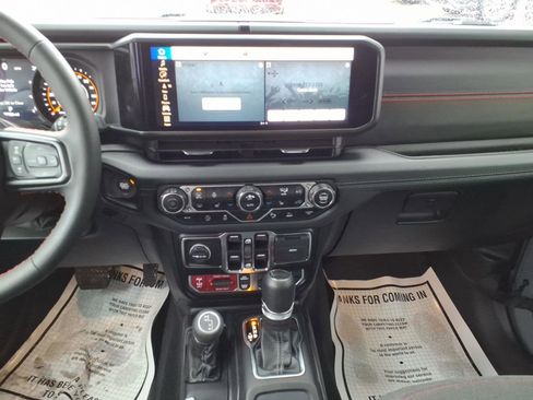 Used 2024 Jeep Wrangler Unlimited Rubicon w/ Technology Group image 11