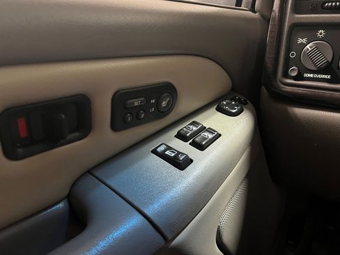 Used 2002 GMC Sierra 1500 Denali image 8
