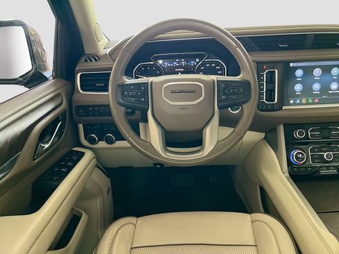 Used 2021 GMC Yukon XL Denali w/ Denali Premium Package AWD/4WD image 24