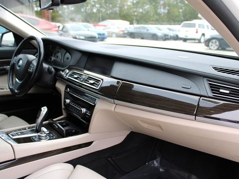 Used 2012 BMW 750Li xDrive image 17
