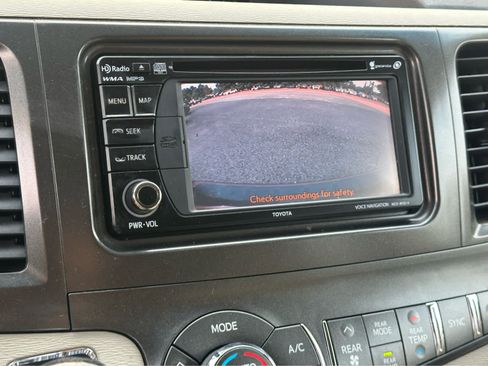 Used 2014 Toyota Sienna XLE AWD/4WD image 16