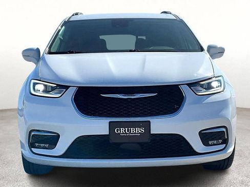 Used 2021 Chrysler Pacifica Touring-L AWD/4WD image 4