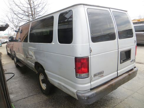 Used 2006 Ford E-350 and Econoline 350 XL image 19