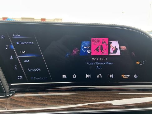 Used 2024 Cadillac Escalade Sport Platinum w/ LPO, ONYX Package image 32