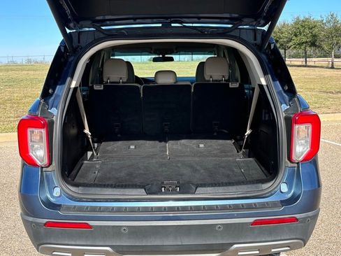 Used 2020 Ford Explorer XLT w/ Equipment Group 202A image 8