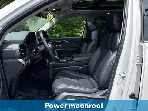 Used 2025 Honda Pilot Touring image 13