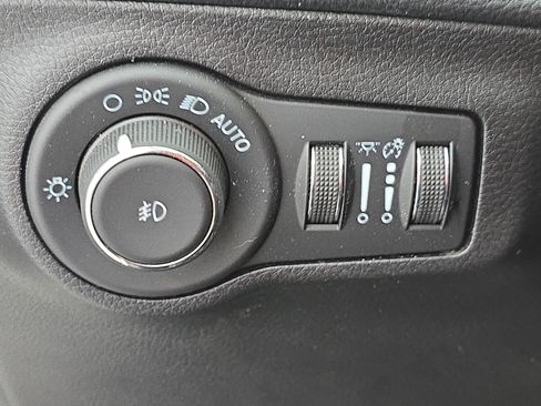 Used 2021 Jeep Compass Latitude w/ Sun and Sound Group AWD/4WD image 26