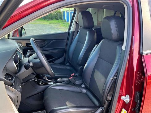 Used 2021 Buick Encore Preferred AWD/4WD image 9