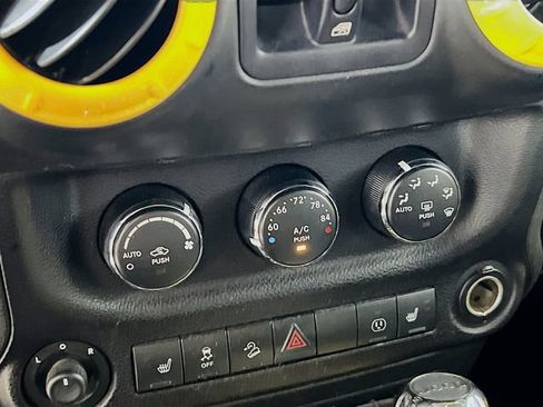 Used 2015 Jeep Wrangler Unlimited Sahara w/ Dual Top Group AWD/4WD image 17