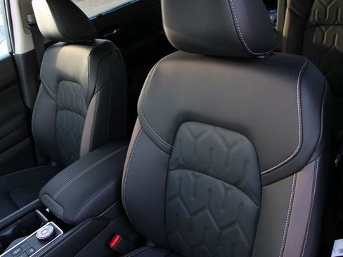 New 2026 Nissan Pathfinder Platinum image 5