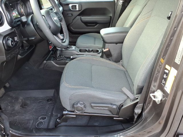 Used 2025 Jeep Wrangler Unlimited Sport AWD/4WD image 12