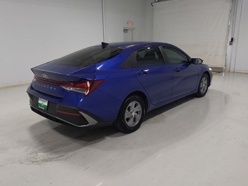 Used 2025 Hyundai Elantra SE FWD image 9