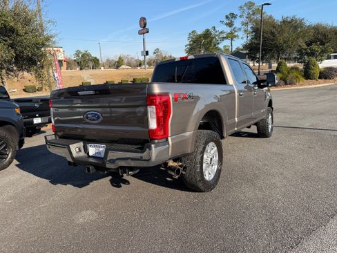 Used 2019 Ford F250 Lariat w/ Chrome Package image 5