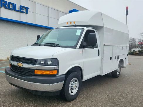 New 2025 Chevrolet Express 3500 w/ Power Convenience Package RWD image 4