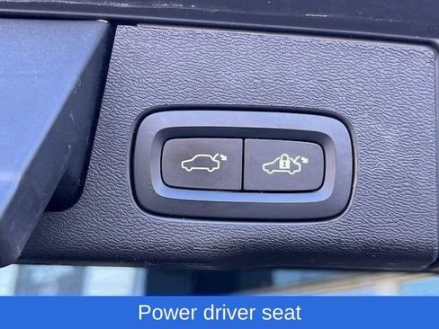 Used 2022 Volvo XC60 B5 Momentum w/ Protection Package Premier image 28