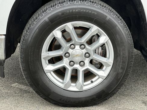 Used 2022 Chevrolet Silverado 1500 LT AWD/4WD image 26