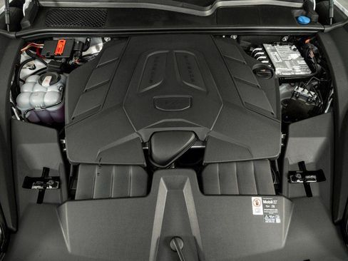 Certified 2026 Porsche Cayenne AWD/4WD image 36
