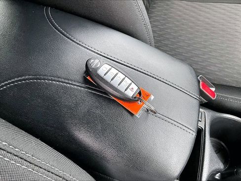 Used 2019 Nissan Rogue SV AWD/4WD image 35