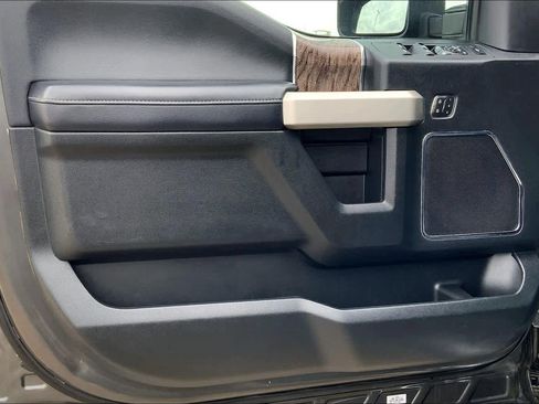 Certified 2019 Ford F250 Lariat w/ Chrome Package image 21