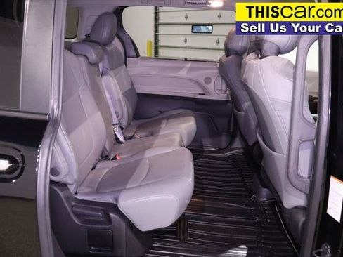 Used 2023 Toyota Sienna XLE FWD image 33