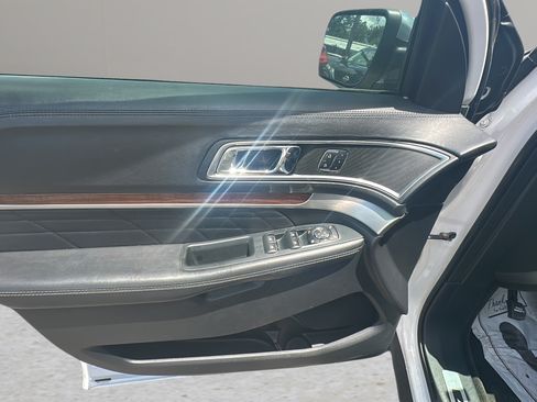 Used 2018 Ford Explorer Platinum AWD/4WD image 18
