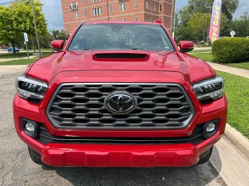 Used 2021 Toyota Tacoma TRD Sport w/ Technology Package AWD/4WD image 3