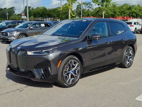 Used 2024 BMW iX xDrive50 w/ Sport Package AWD/4WD image 7