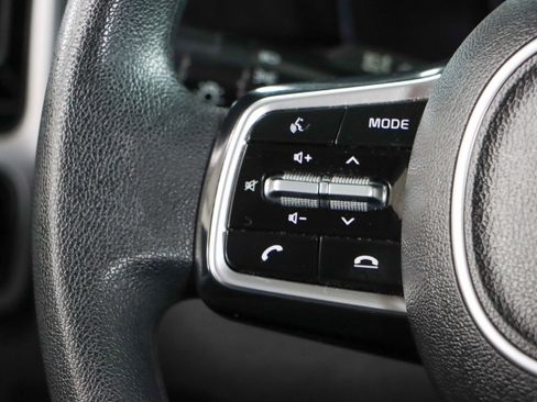 Used 2023 Kia Sorento LX image 13