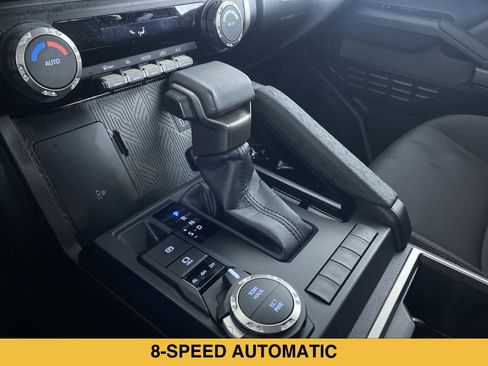 Used 2025 Toyota Tacoma SR5 w/ SR5 Upgrade Package AWD/4WD image 8