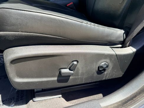 Used 2016 Chrysler 300 C RWD image 10